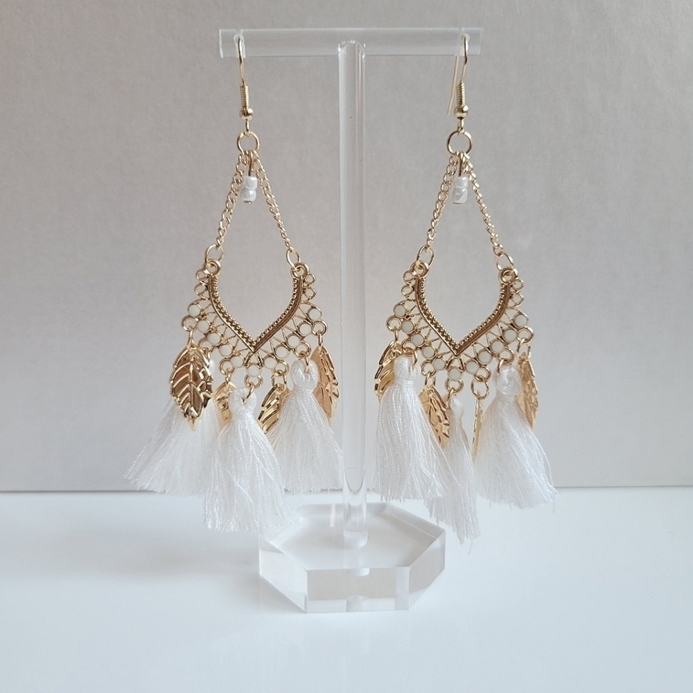 ☀️NWT Gold and White Tassel Boho Earrings